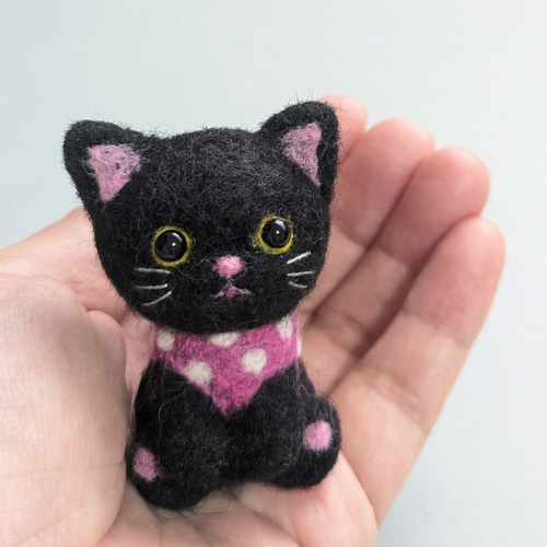 Amazon.co.jp: 羊毛フェルト黒猫ちゃん_0810z肉球_ : 文房具
