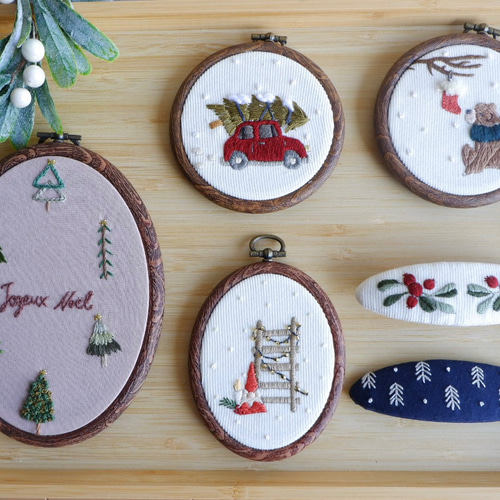 ステッチオーナメント付きの約210cmのクリスマスツリー 森のクリスマスツリー/ 手刺繍フレーム クリスマスオーナメント