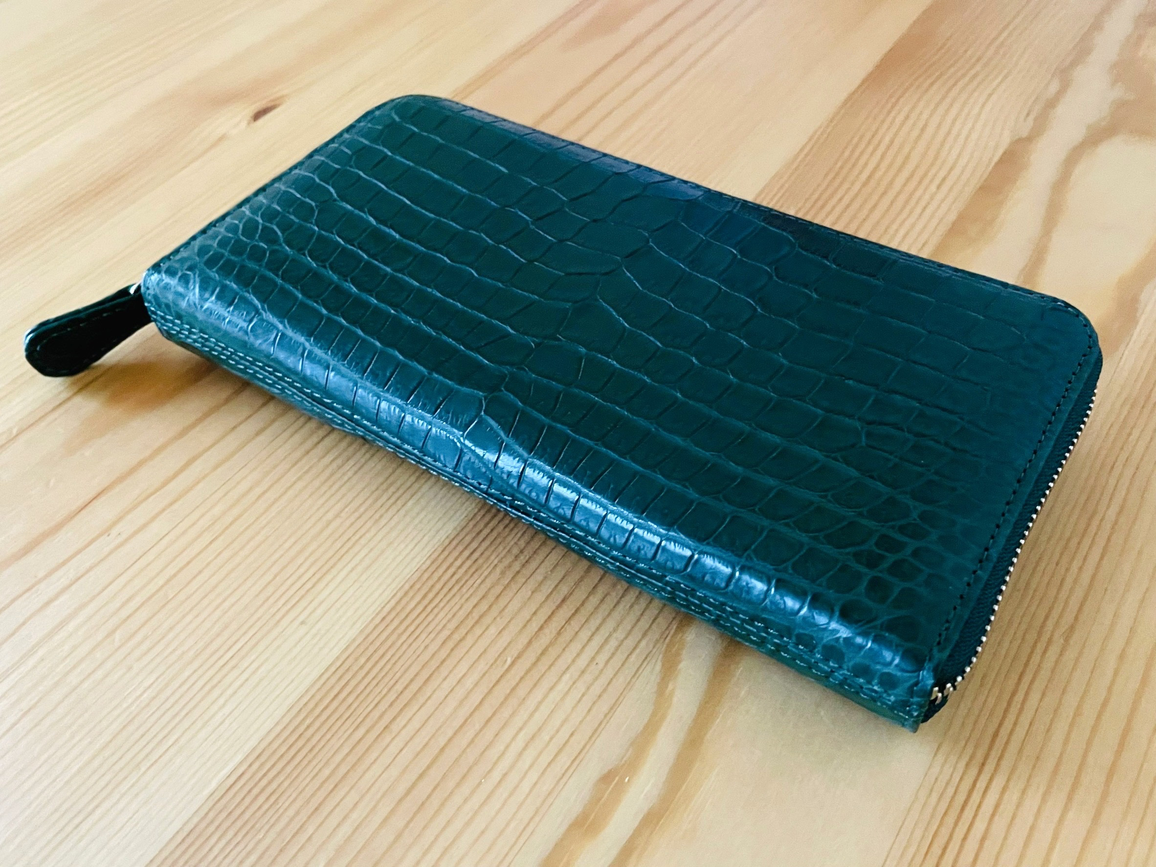 日本の職人が作った　スモールクロコダイル（ポロサス）　ラウンドファスナーウォレット　キプロスグリーン　送料無料