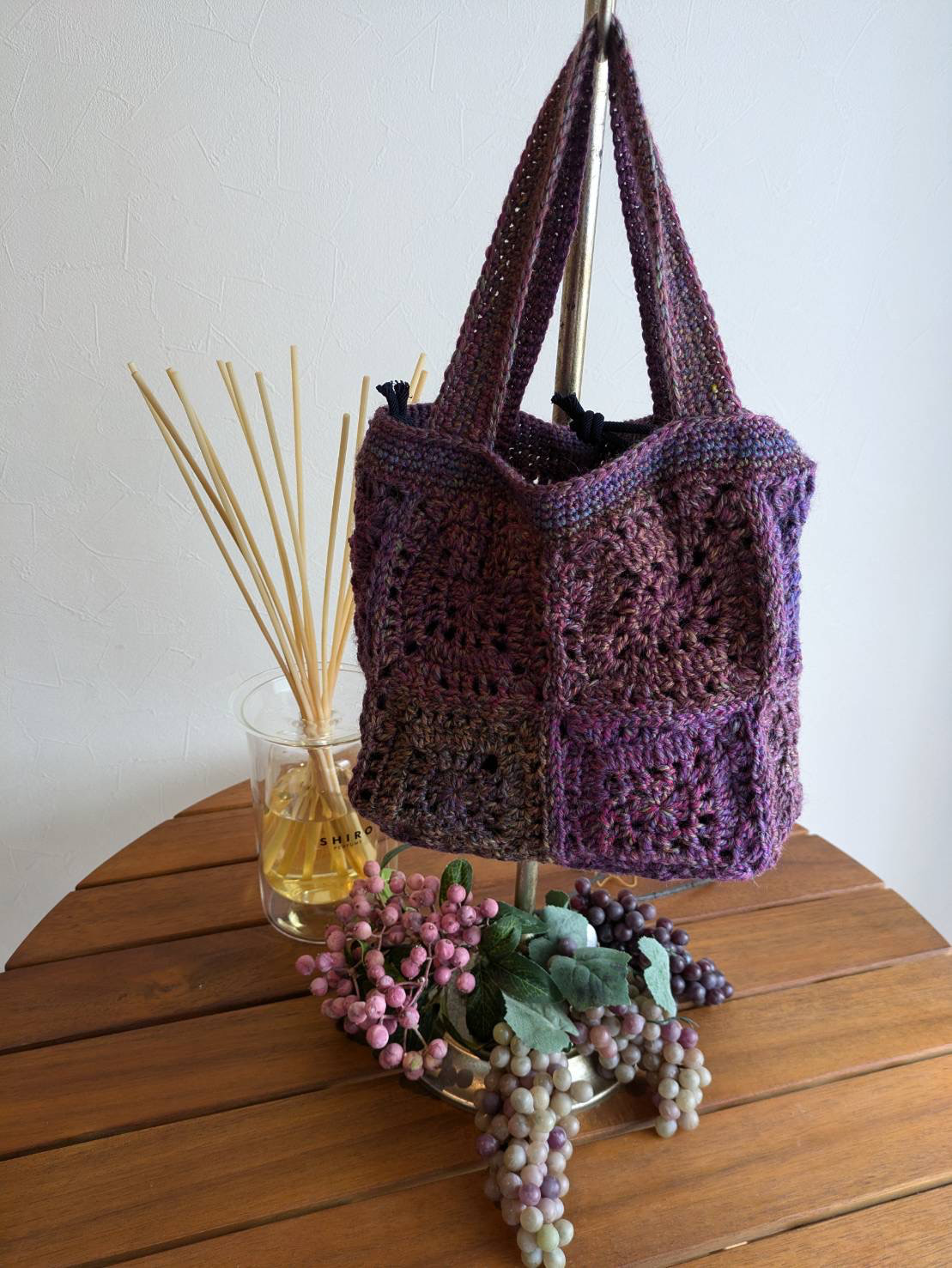 新入荷！1点もの！送料無料『ウール100％の暖か手編みバッグ　シックなムラサキ系　取り外し可能な中袋付き』
