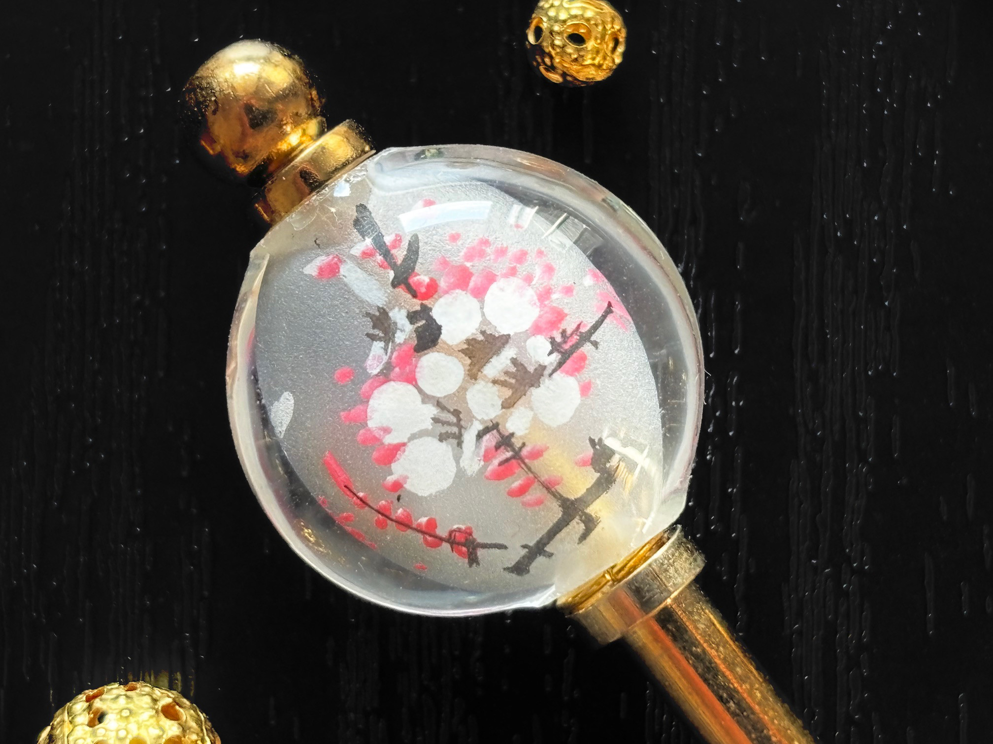 かんざし　紅白の梅の吹きガラス　涼しげ　一本差し　一本簪　赤　レッド　ホワイト　冬春　クリア　透明　和風