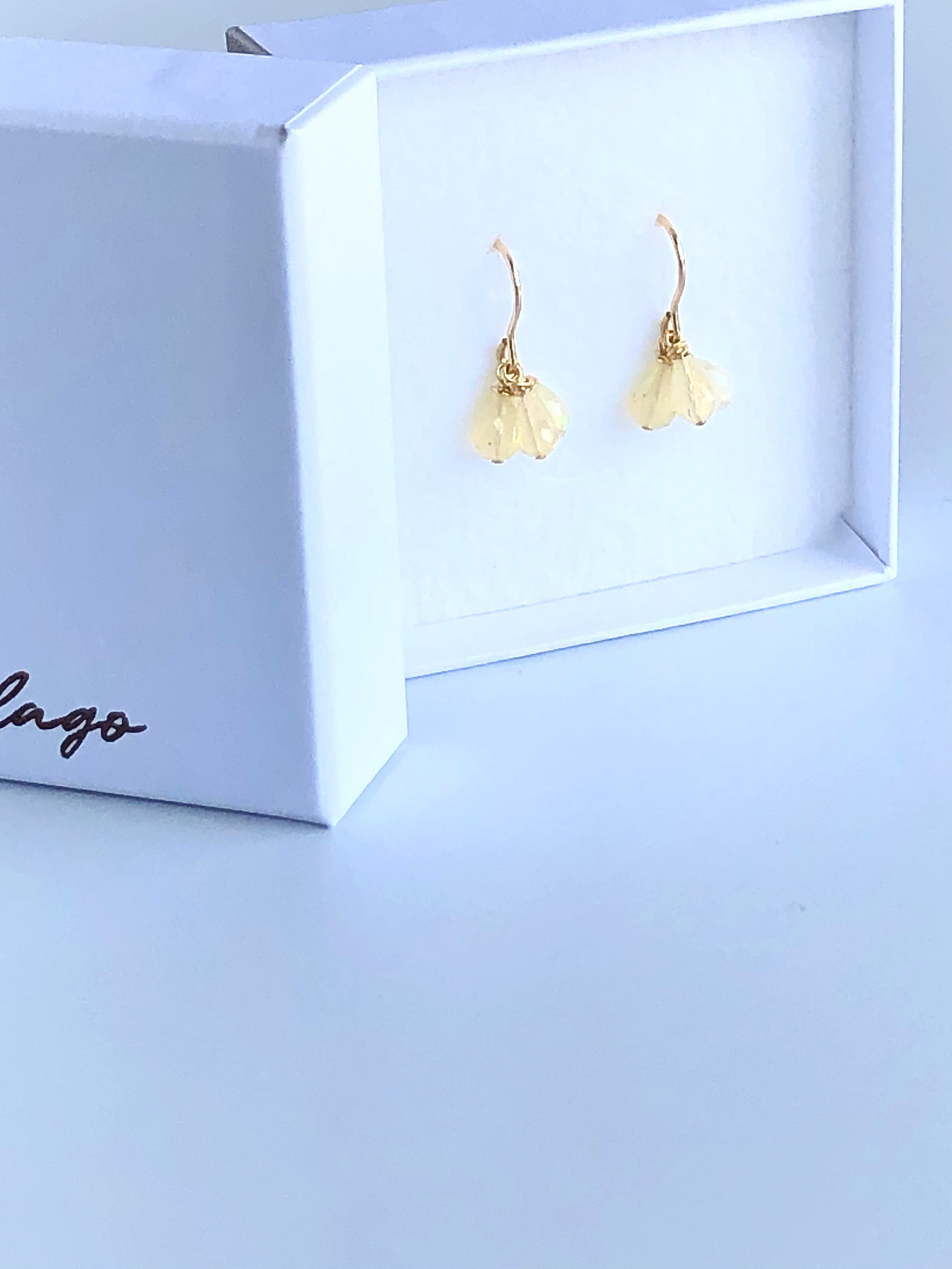 虹色プレシャスオパール　ドロップtubuピアス