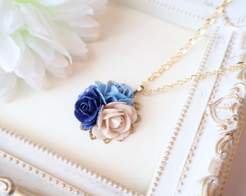 ピンクの薔薇のブーケのネックレス ec008d3f8247f9799b9384a59c9eda