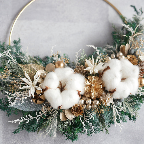 雪降るクリスマスリース プラチナゴールド＆ホワイトの三日月リング