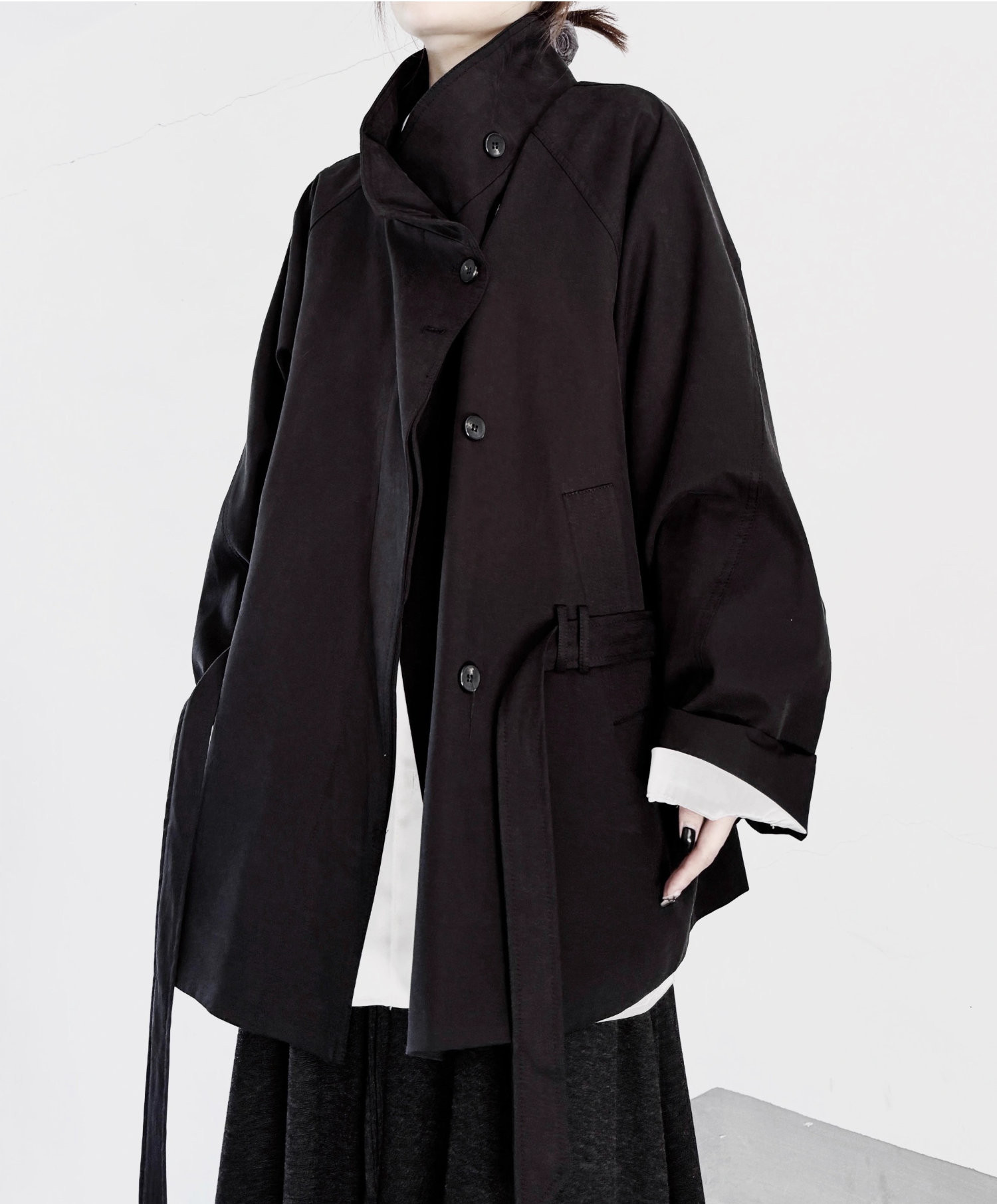 肩回りゆったりで動きやすい丈感♪スタンドカラーハーフコート