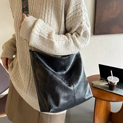 ◾︎未使用◾︎ A.D.M.J 現行 レザー バイカラー ショルダーバッグ 保存袋 ◾︎未使用◾︎ A.D.M.J 現行 レザー バイカラー ショルダー