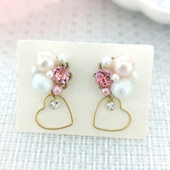 ミルキーピンク〉パールビジュー オープンハートピアス