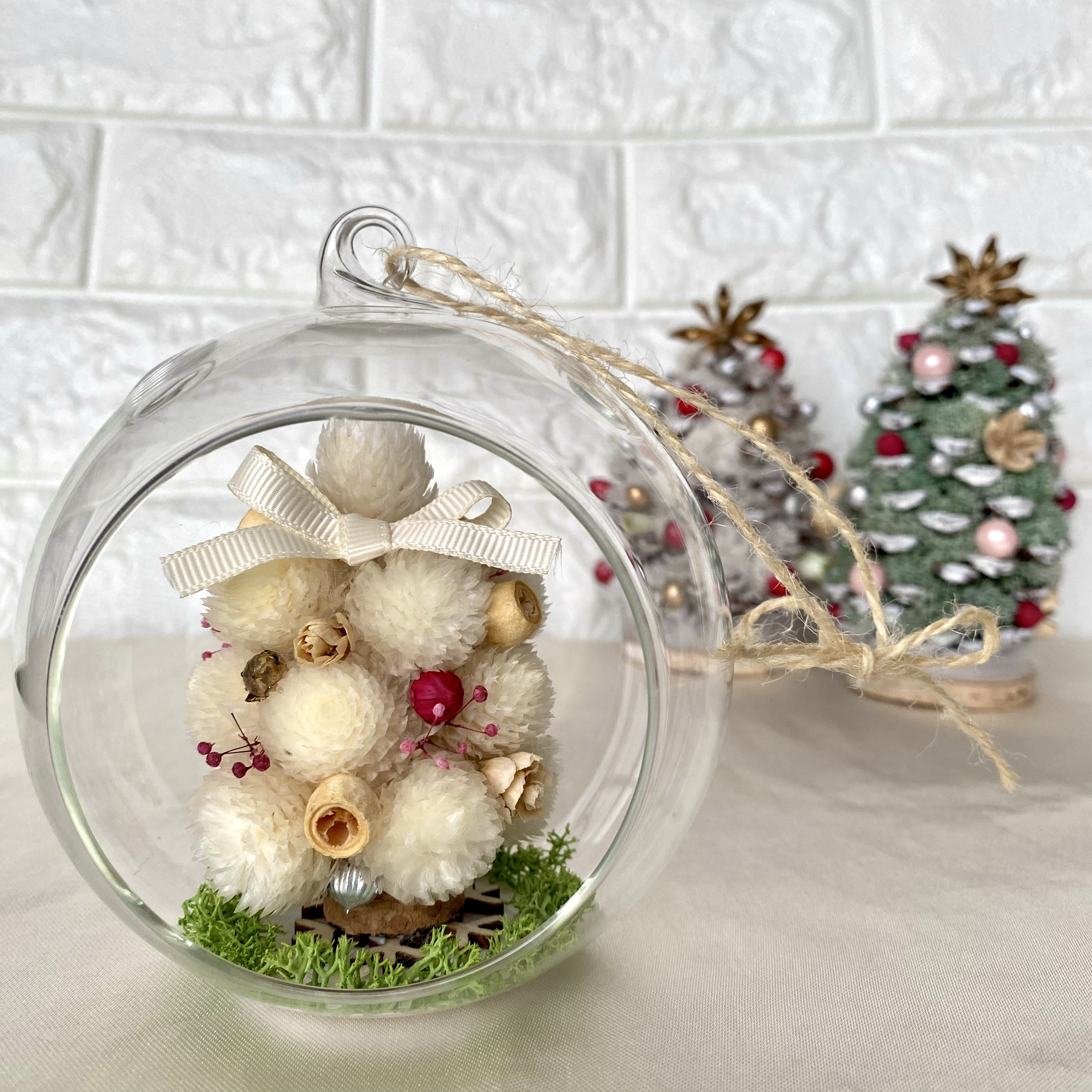 様　アンティーク　クリスマスリース　ミニチュア　エコクラフト　スノードーム　紅茶