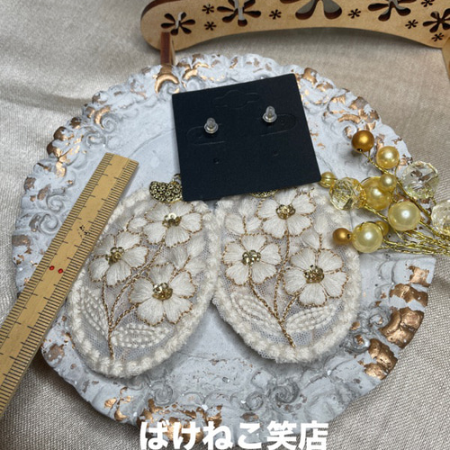 刺繍リボン切り抜き大ぶりピアス ピアス（その他） ばけねこ笑店 通販