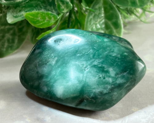 30000→25000 ロシア産　翡翠　原石　タンブル 30000→25000 ロシア産翡翠原石タンブル