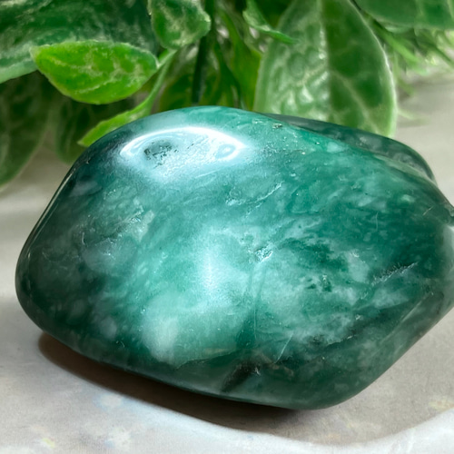 五徳の石✨ ニュージェイド タンブル 中国翡翠 原石 握り石 天然石