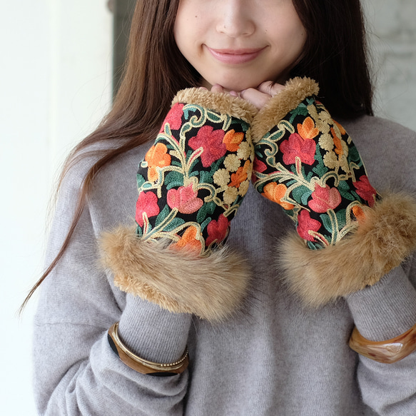 配套圍脖有售！ Suzanne 環保皮草手套（24w-12）黑 ver.3 第1張的照片