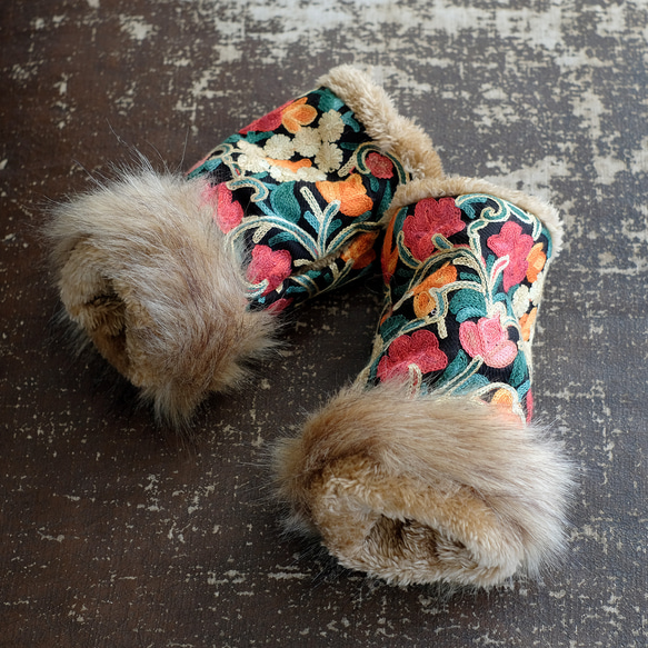 配套圍脖有售！ Suzanne 環保皮草手套（24w-12）黑 ver.3 第4張的照片