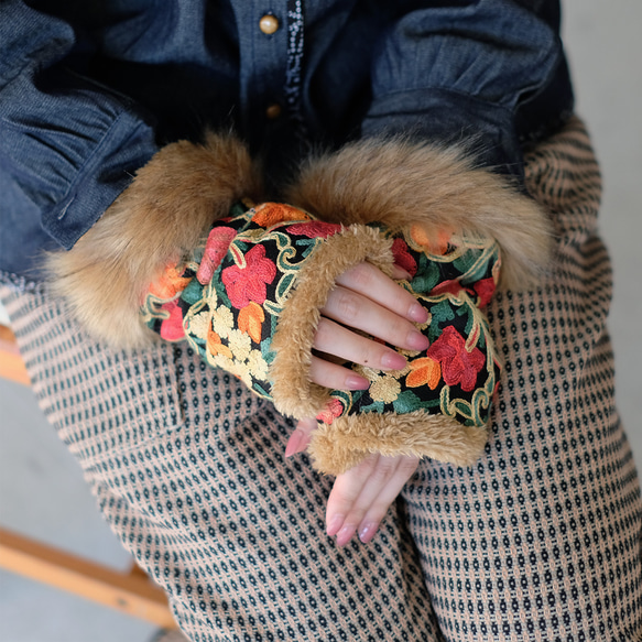 配套圍脖有售！ Suzanne 環保皮草手套（24w-12）黑 ver.3 第2張的照片