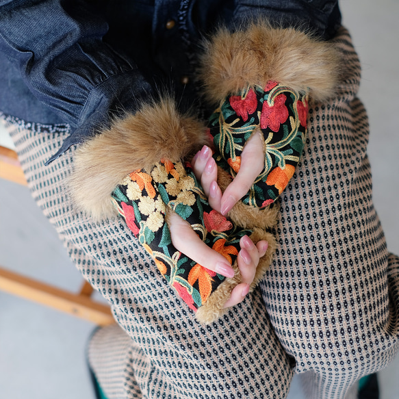 配套圍脖有售！ Suzanne 環保皮草手套（24w-12）黑 ver.3 第3張的照片