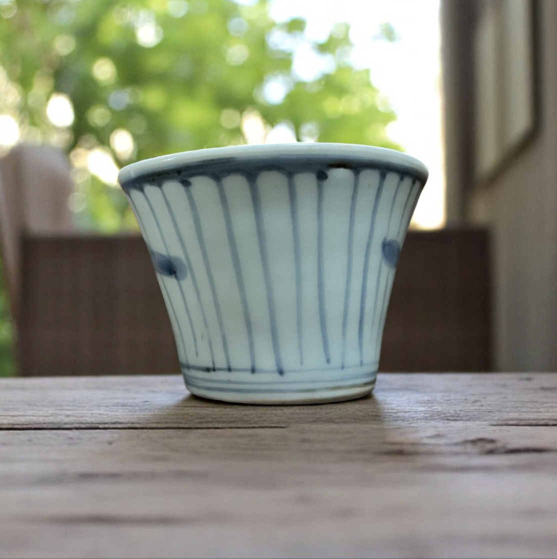 古伊万里染付花弁松紋様蕎麦猪口　江戸後期 直径約9cm・高さ約6cm