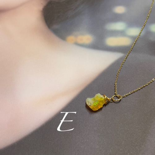 10月誕生石 オパールの原石チャーム ネックレスペンダントトップに