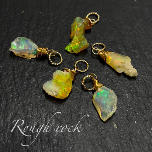 10月誕生石 オパールの原石チャーム ネックレスペンダントトップ