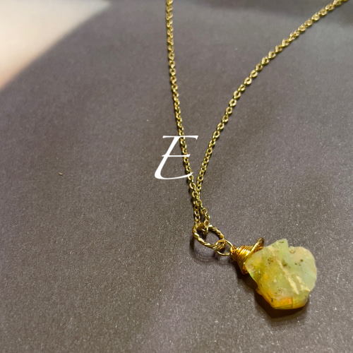 10月誕生石 オパールの原石チャーム ネックレスペンダントトップに