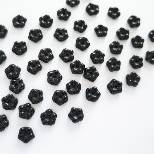 プチ勿忘草のチェコガラスビーズ［ブラック］｜チェコビーズ ピアス