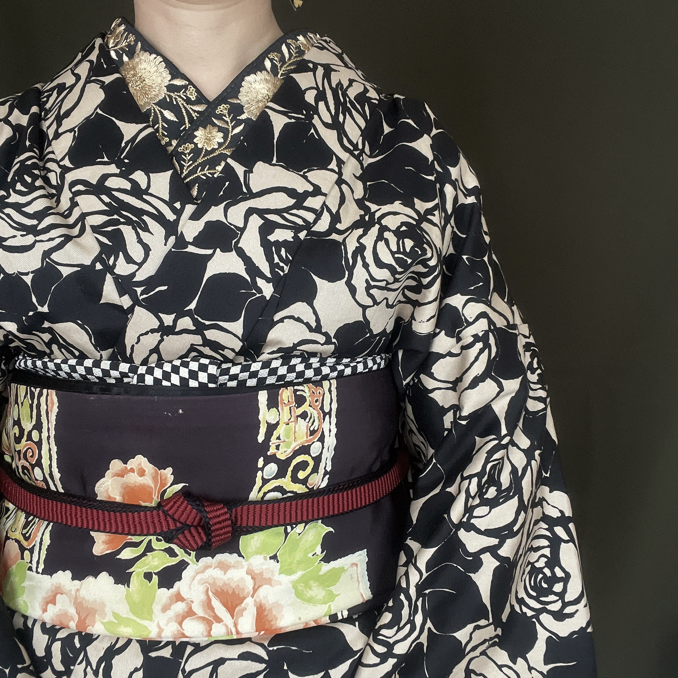 専用です☆☆黒白に薔薇の花の着物