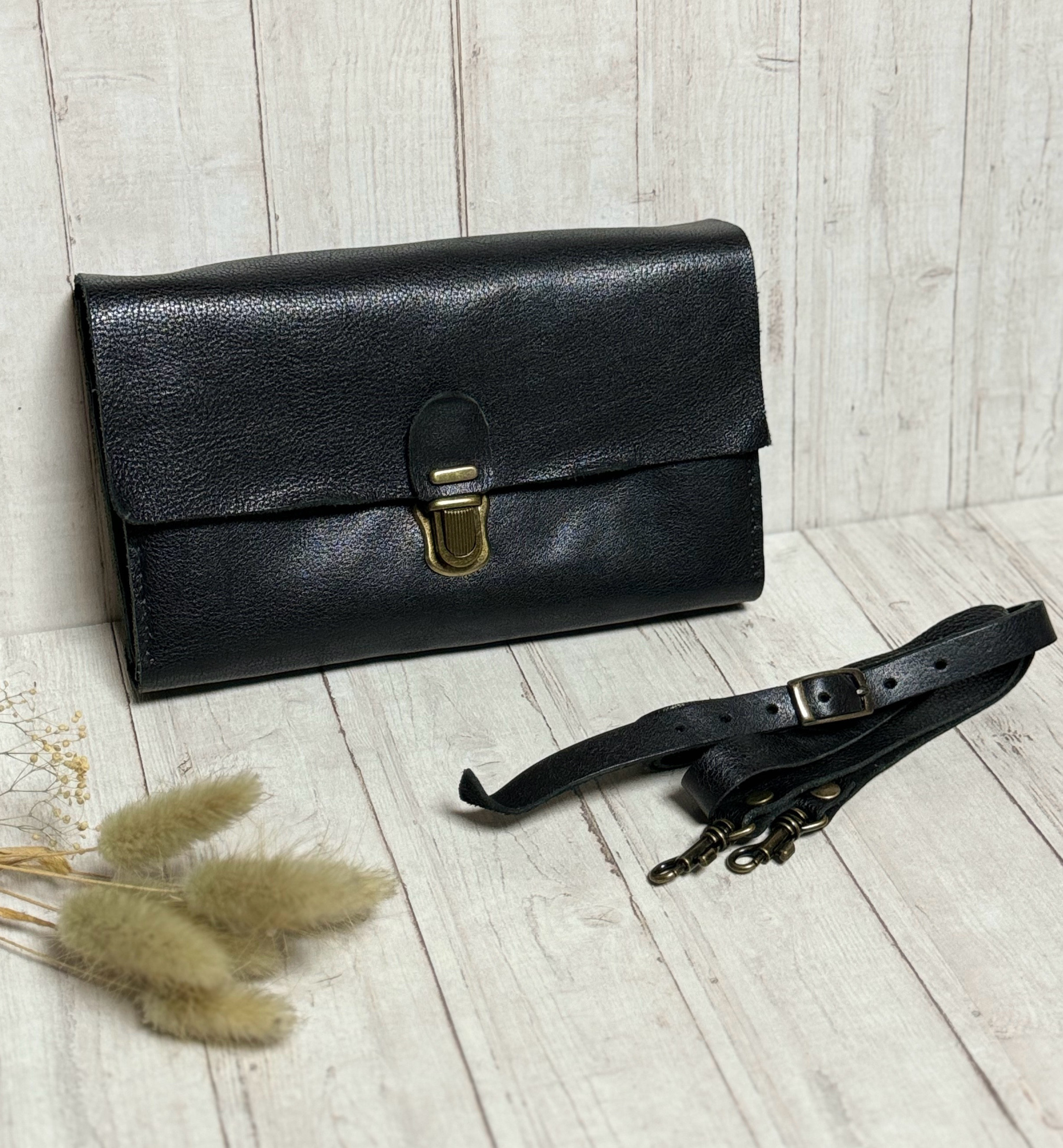 ショルダー付き長財布［ブラック］