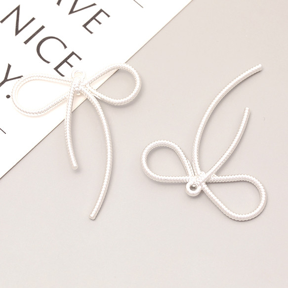 M14061 6個 メタルチャーム リボンモチーフ ロングリボンチャーム シルバー調 合金製 1カン付き 3x(2ケ) 2枚目の画像