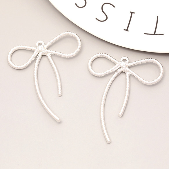 M14061 6個 メタルチャーム リボンモチーフ ロングリボンチャーム シルバー調 合金製 1カン付き 3x(2ケ) 3枚目の画像
