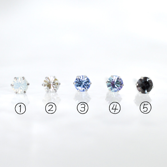 【選べる♪クリスタルガラスの冬色ピアス】青 白 水色 / 4mm / サージカルステンレス / つけっぱなしok 2枚目の画像