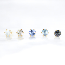 【選べる♪クリスタルガラスの冬色ピアス】青 白 水色 / 4mm / サージカルステンレス / つけっぱなしok 4枚目の画像