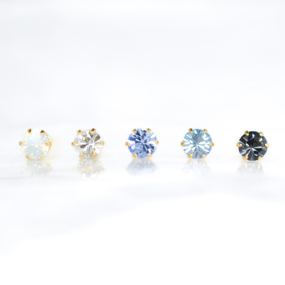 【選べる♪クリスタルガラスの冬色ピアス】青 白 水色 / 4mm / サージカルステンレス / つけっぱなしok 4枚目の画像