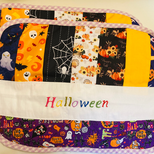 4食卓を彩るおしゃれで可愛いハロウィン パッチワーク刺繍のランチョン