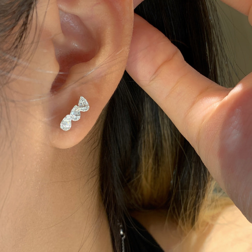 水滴モチーフ 天然ダイヤモンドピアスk18 ピアス（スタッド・一粒  