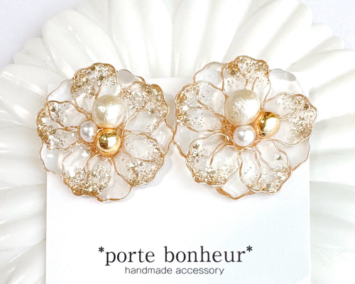 23K♡小ぶりなお花＆ロゴ ピアス ゴールド 56c7b97db658a686995fd09099ccbf