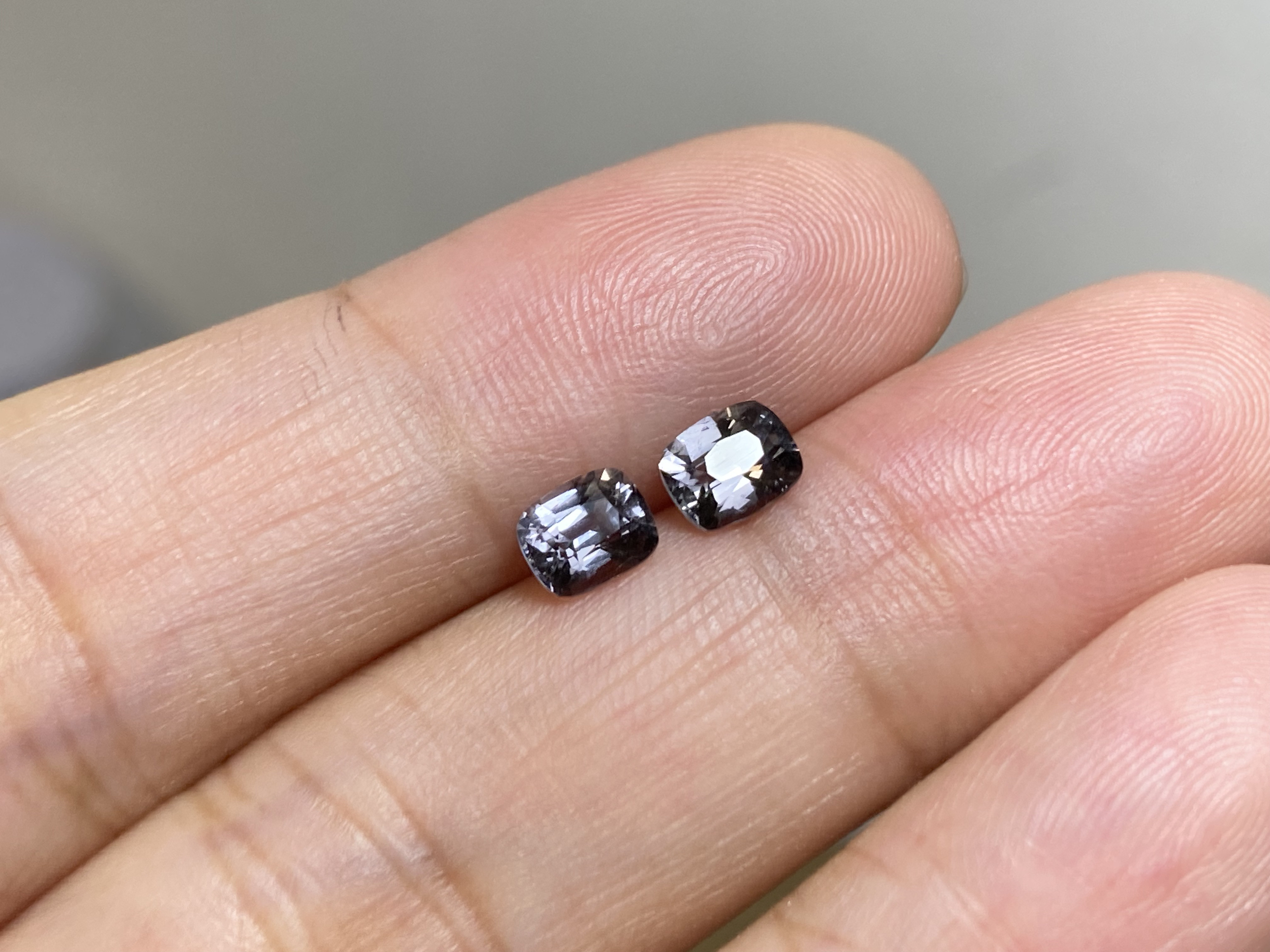 RS8-86 非加熱 宝石質 清冷高級な煙灰色 ミャンマー産 天然 スピネル ルース