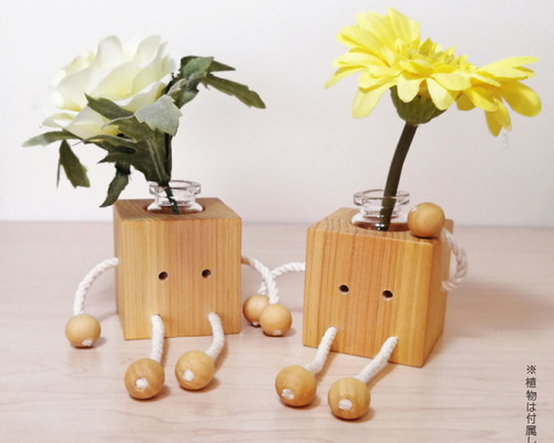 きゅぼ＞ 檜キューブ坊やの一輪挿し（1体） 一輪挿し・花瓶・花器