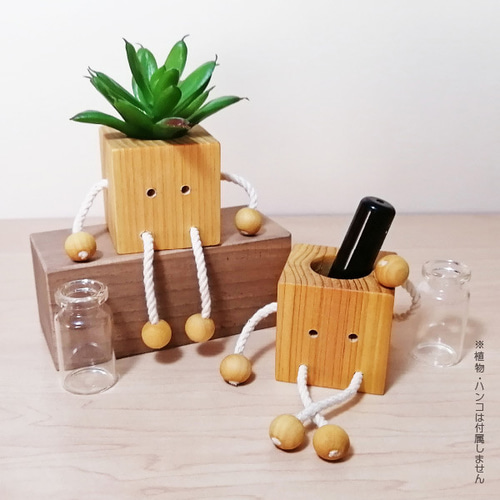 きゅぼ＞ 檜キューブ坊やの一輪挿し（1体） 一輪挿し・花瓶・花器