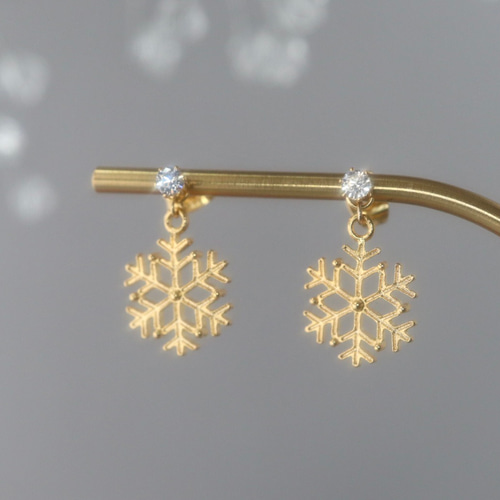 クローバー ピアス ホワイトゴールド ギヨシェ