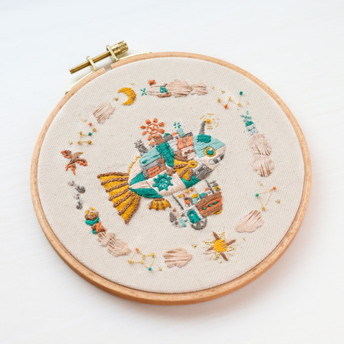 刺繍キット 「空飛ぶ魚の街」《空想街雑貨店》 キット 空想街雑貨店
