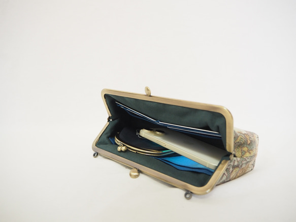 スマホも収納　がまぐちお財布ポーチ≪いちご泥棒・グリーン≫ 4枚目の画像