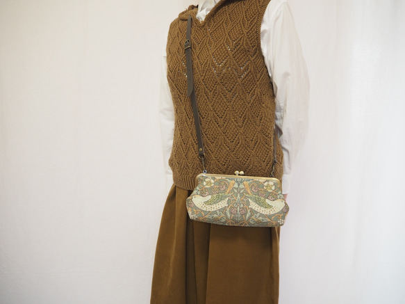 スマホも収納　がまぐちお財布ポーチ≪いちご泥棒・グリーン≫ 7枚目の画像