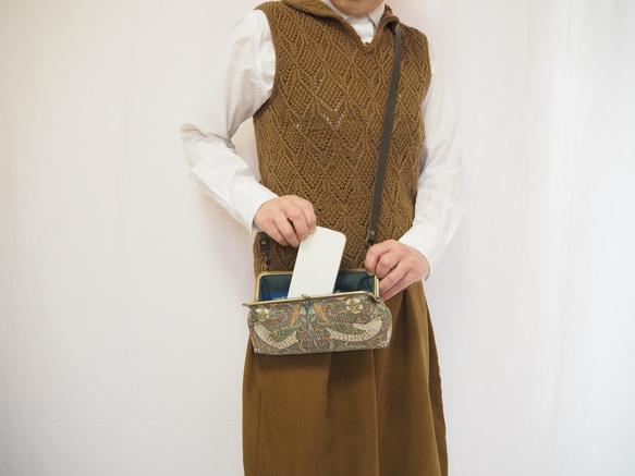 スマホも収納　がまぐちお財布ポーチ≪いちご泥棒・グリーン≫ 10枚目の画像