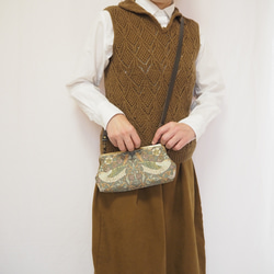 スマホも収納　がまぐちお財布ポーチ≪いちご泥棒・グリーン≫ 11枚目の画像