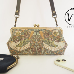 スマホも収納　がまぐちお財布ポーチ≪いちご泥棒・グリーン≫ 1枚目の画像