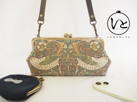 スマホも収納　がまぐちお財布ポーチ≪いちご泥棒・グリーン≫ 1枚目の画像