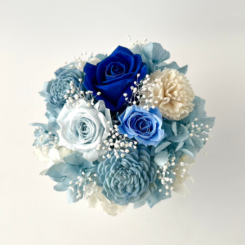 ライトブルーのアレンジメント プリザーブドフラワー 寒色 青 水色