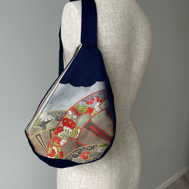 シルク帯地のボディバッグ/obi sling bag