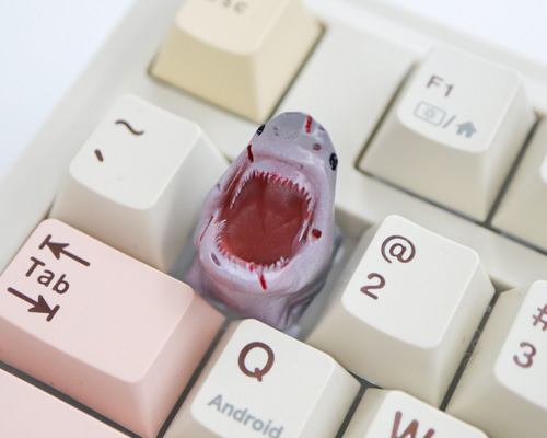 指先に噛みつく存在感！サメのキーキャップ その他雑貨 Foodie & Key