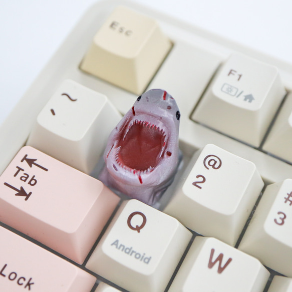指先に噛みつく存在感！サメのキーキャップ その他雑貨 Foodie & Key