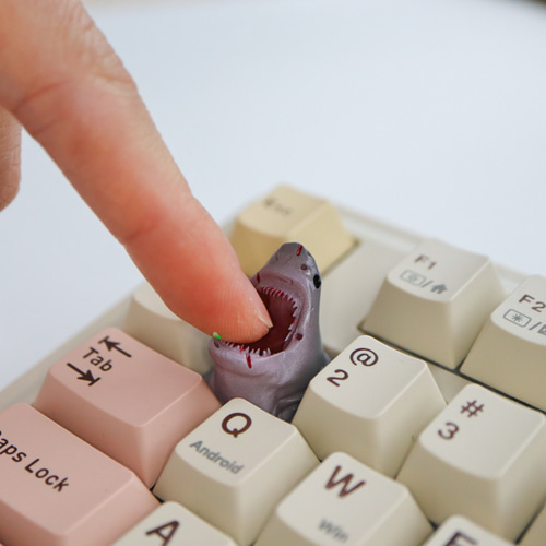 指先に噛みつく存在感！サメのキーキャップ その他雑貨 Foodie & Key